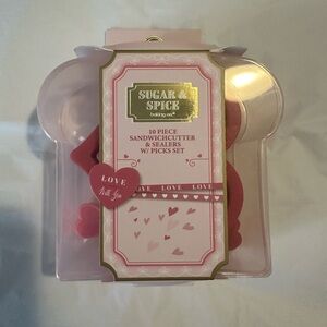 Sugar & Spice Pink Sandwich Cutter Set
